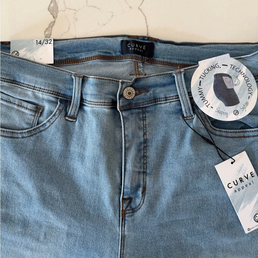Curve Light Blue Cropped Jeans - Picture 3 of 4